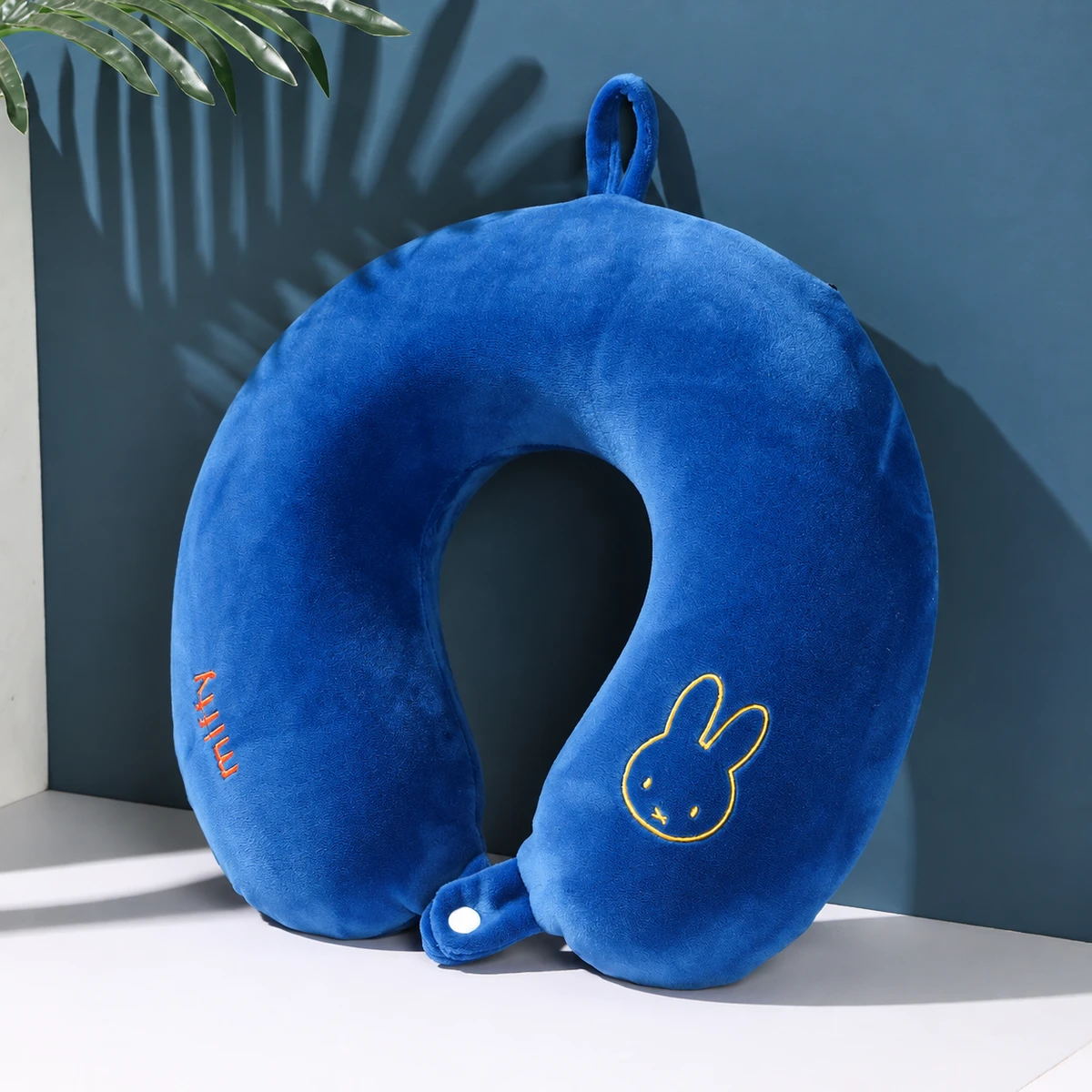 Character-Print Stretch U-Shaped Neck Pillow 10080 — product image 1